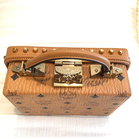 🎉2X HP🎉PRICE⬇️MCM Visetos Studded Berlin Box Bag - Picture 4 of 16